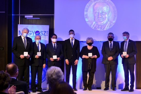 A MAGYOSZ 2020-ban ünnepelte alapításának 30. évfordulóját, melyről a pandémia okozta veszélyhelyzet miatt idén emlékezik meg a szervezet az Értékteremtés, versenyképesség, hazai gyógyszeripar - 1 évszázad / 3 évtized elnevezésű ünnepi konferencia keretében. MTI/Kovács Attila