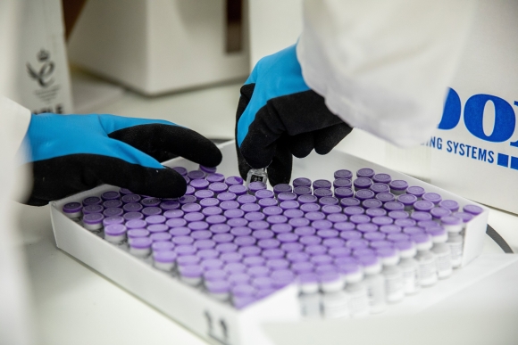 A Szegedi Tudományegyetem Szent-Györgyi Albert Klinikai Központ Bőrgyógyászati és Allergológiai Klinikájára érkezett Pfizer-BioNTech vakcinák 2020. december 30-án.