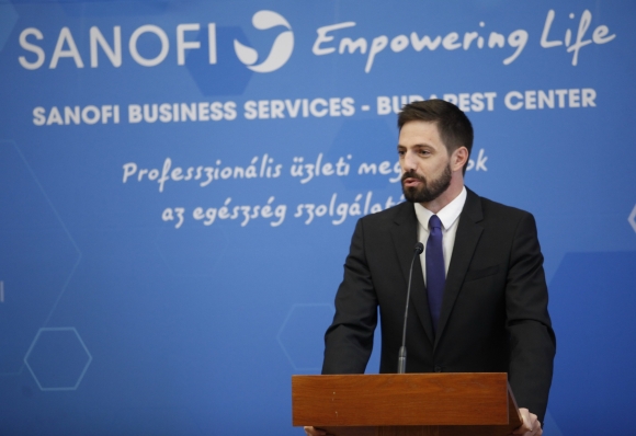 Magyar Levente, a Külgazdasági és Külügyminisztérium miniszterhelyettese (Fotó: Sanofi)