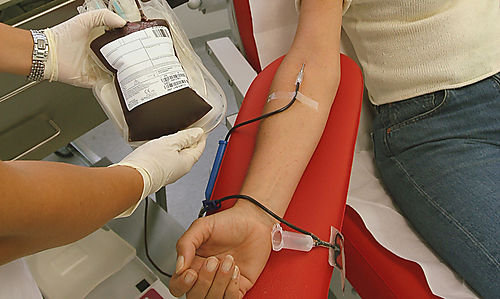 magas vérnyomás esetén vért adhat